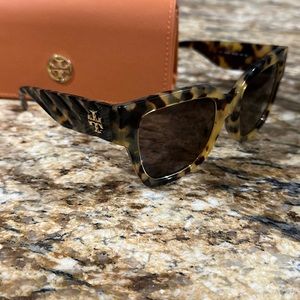 Tory Burch Women’s Sunglasses Dark Tortoise